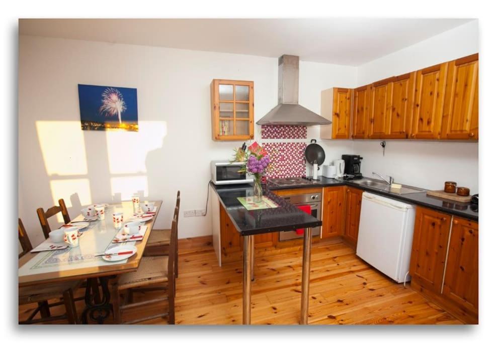 Cosy Self Contained Cottage With Stunning Views Killaloe Buitenkant foto